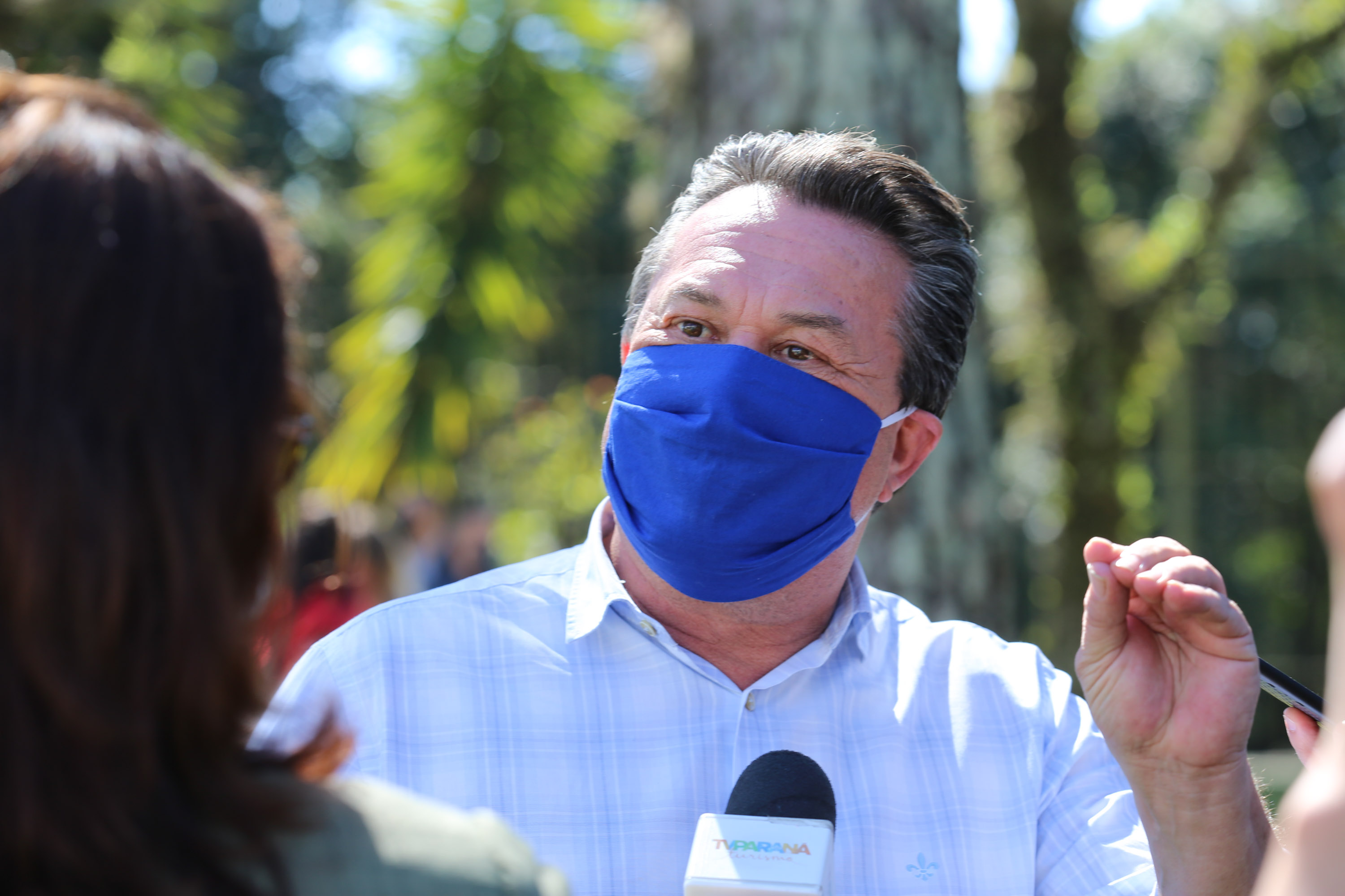 O Governador Carlos Massa Ratinho Junior participa nesta sexta-feira (28), da campanha Floresce Paraná, em comemoração ao Dia Nacional do Voluntariado. A ação é liderada pela primeira-dama do Estado e presidente do Conselho de Ação Solidária, Luciana Saito Massa. Acompanhados do secretário do Desenvolvimento Sustentável e do Turismo, Marcio Nunes. Curitiba, 28/08/2020. Foto: Geraldo Bubniak/AEN