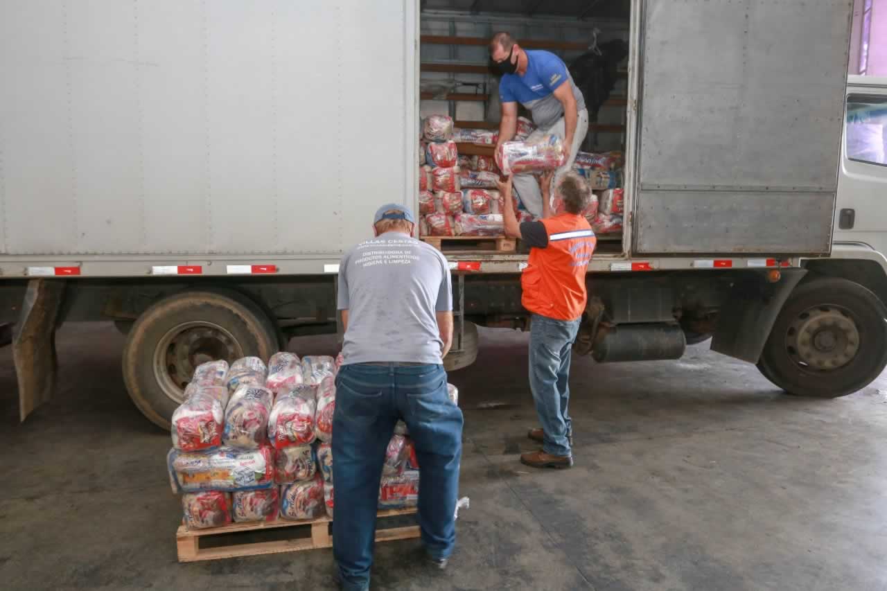 A edição 2021 da campanha Cesta Solidária Paraná, encerrada na terça-feira (06), conseguiu arrecadar mais de 200 toneladas de alimentos. Foto Gilson abreu/AEN