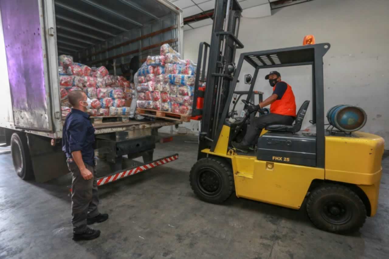 A edição 2021 da campanha Cesta Solidária Paraná, encerrada na terça-feira (06), conseguiu arrecadar mais de 200 toneladas de alimentos. Foto Gilson abreu/AEN