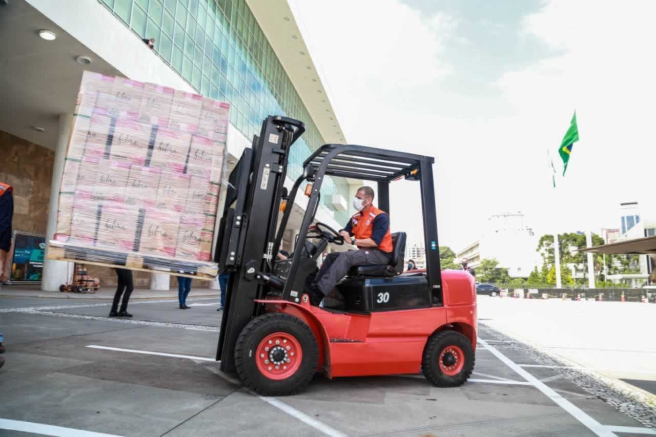A edição 2021 da campanha Cesta Solidária Paraná, encerrada na terça-feira (06), conseguiu arrecadar mais de 200 toneladas de alimentos. Foto Gilson abreu/AEN