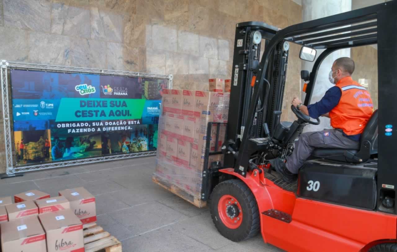 A edição 2021 da campanha Cesta Solidária Paraná, encerrada na terça-feira (06), conseguiu arrecadar mais de 200 toneladas de alimentos. Foto Gilson abreu/AEN