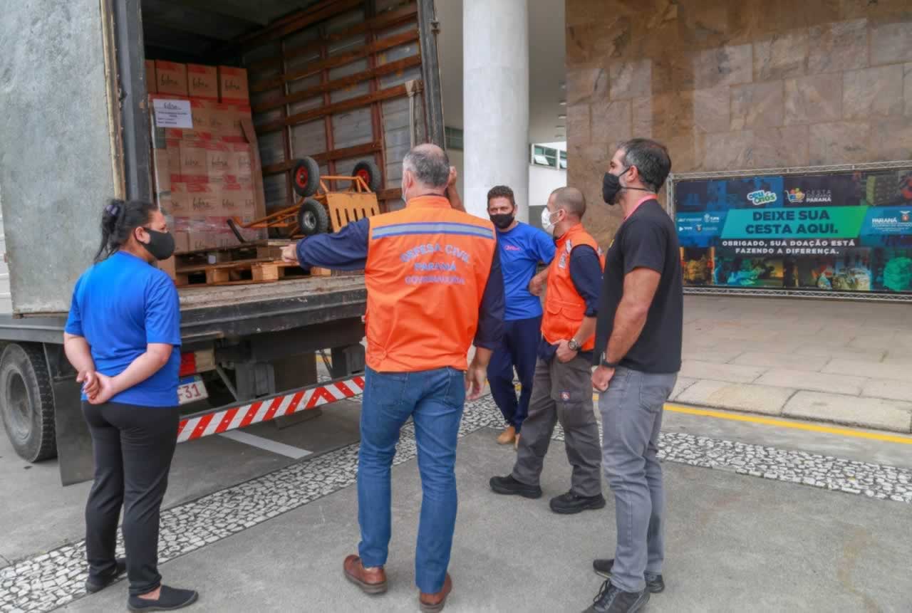 A edição 2021 da campanha Cesta Solidária Paraná, encerrada na terça-feira (06), conseguiu arrecadar mais de 200 toneladas de alimentos. Foto Gilson abreu/AEN
