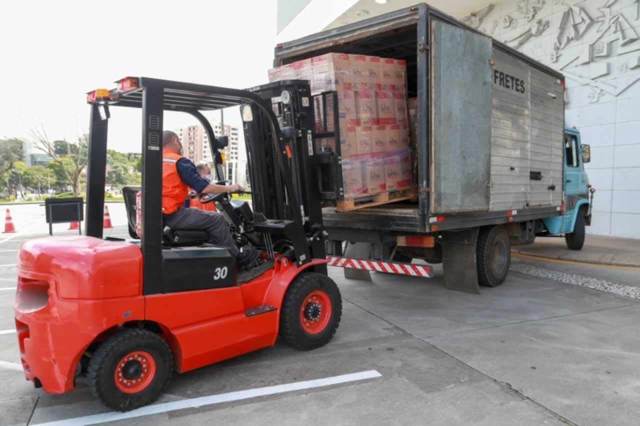 A edição 2021 da campanha Cesta Solidária Paraná, encerrada na terça-feira (06), conseguiu arrecadar mais de 200 toneladas de alimentos. Foto Gilson abreu/AEN