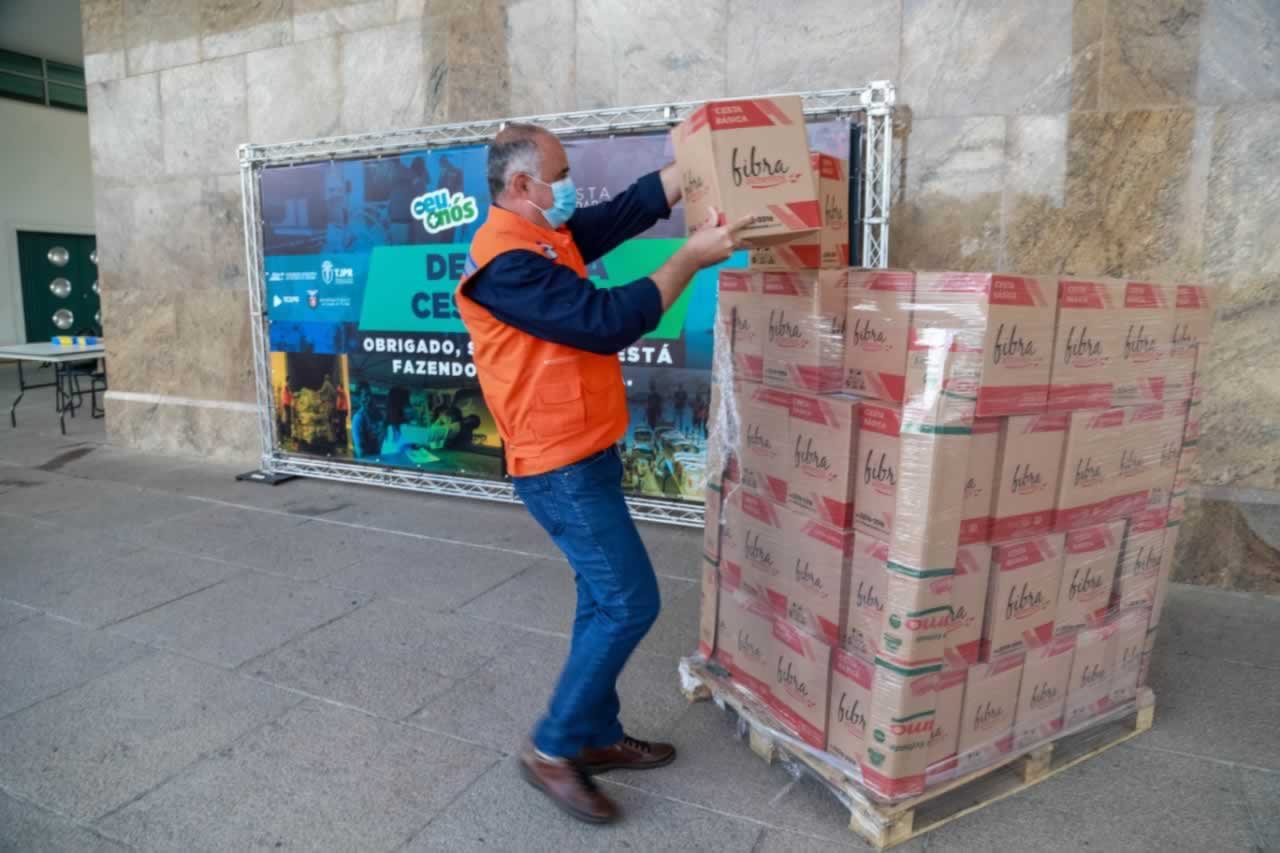A edição 2021 da campanha Cesta Solidária Paraná, encerrada na terça-feira (06), conseguiu arrecadar mais de 200 toneladas de alimentos. Foto Gilson abreu/AEN