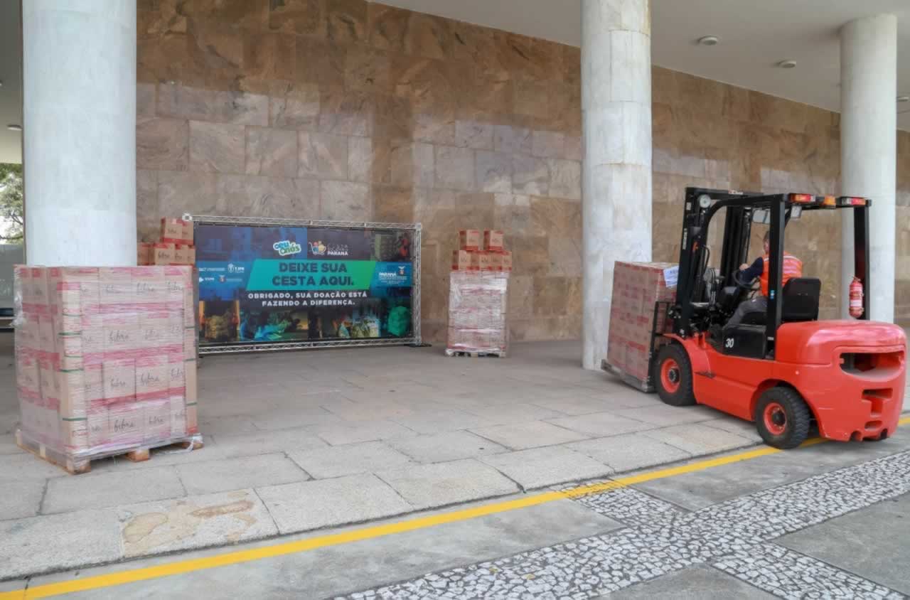 A edição 2021 da campanha Cesta Solidária Paraná, encerrada na terça-feira (06), conseguiu arrecadar mais de 200 toneladas de alimentos. Foto Gilson abreu/AEN
