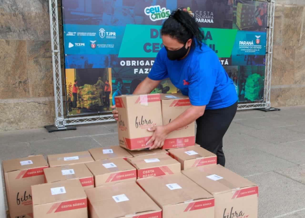 A edição 2021 da campanha Cesta Solidária Paraná, encerrada na terça-feira (06), conseguiu arrecadar mais de 200 toneladas de alimentos. Foto Gilson abreu/AEN