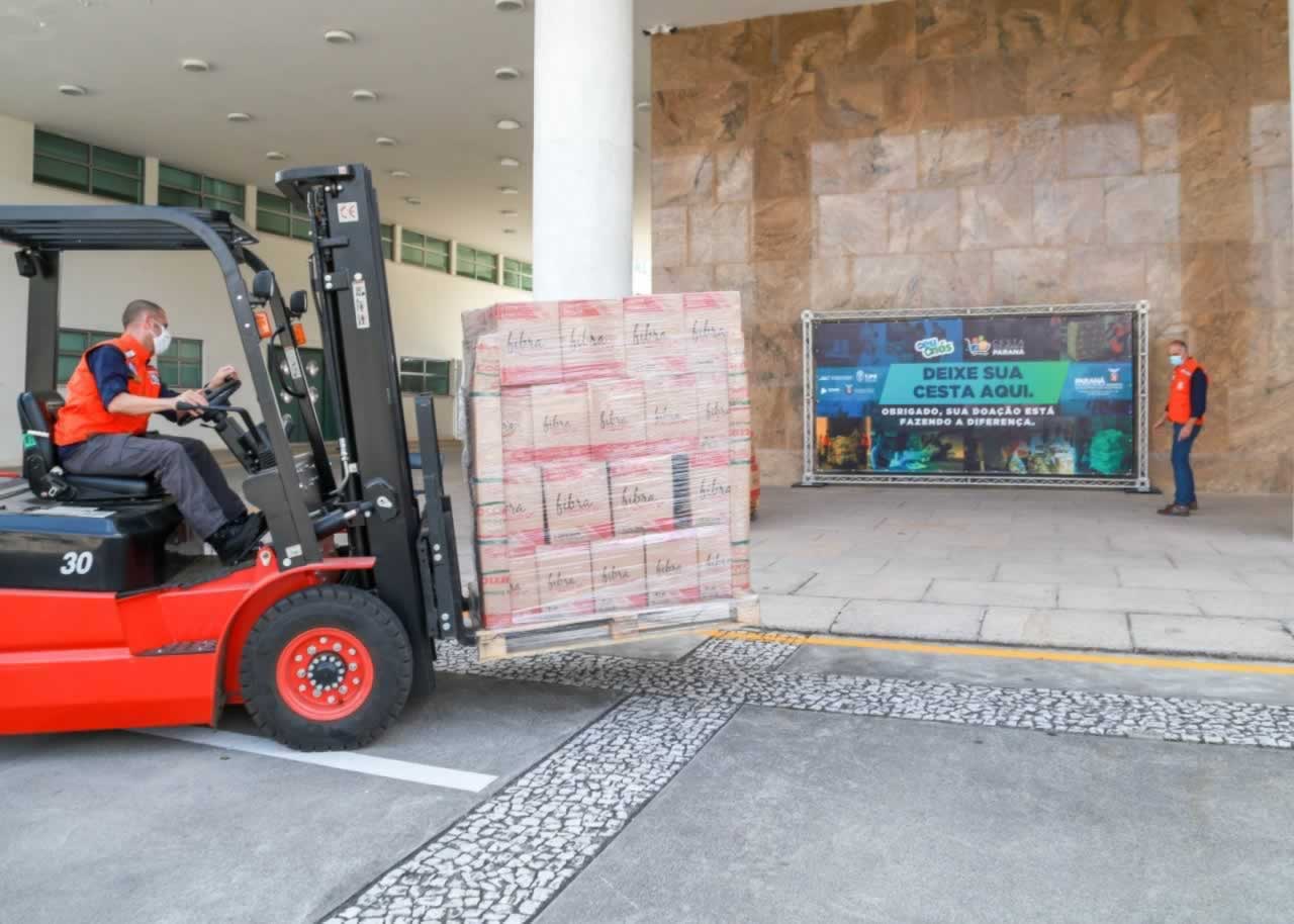A edição 2021 da campanha Cesta Solidária Paraná, encerrada na terça-feira (06), conseguiu arrecadar mais de 200 toneladas de alimentos. Foto Gilson abreu/AEN