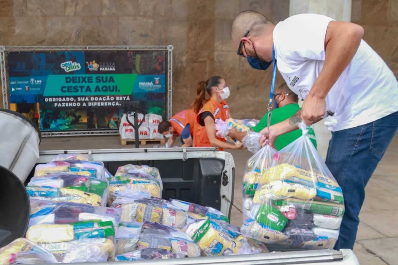 A edição 2021 da campanha Cesta Solidária Paraná, encerrada na terça-feira (06), conseguiu arrecadar mais de 200 toneladas de alimentos. Foto Gilson abreu/AEN