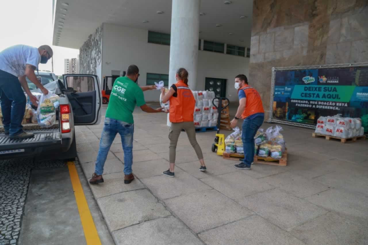 A edição 2021 da campanha Cesta Solidária Paraná, encerrada na terça-feira (06), conseguiu arrecadar mais de 200 toneladas de alimentos. Foto Gilson abreu/AEN