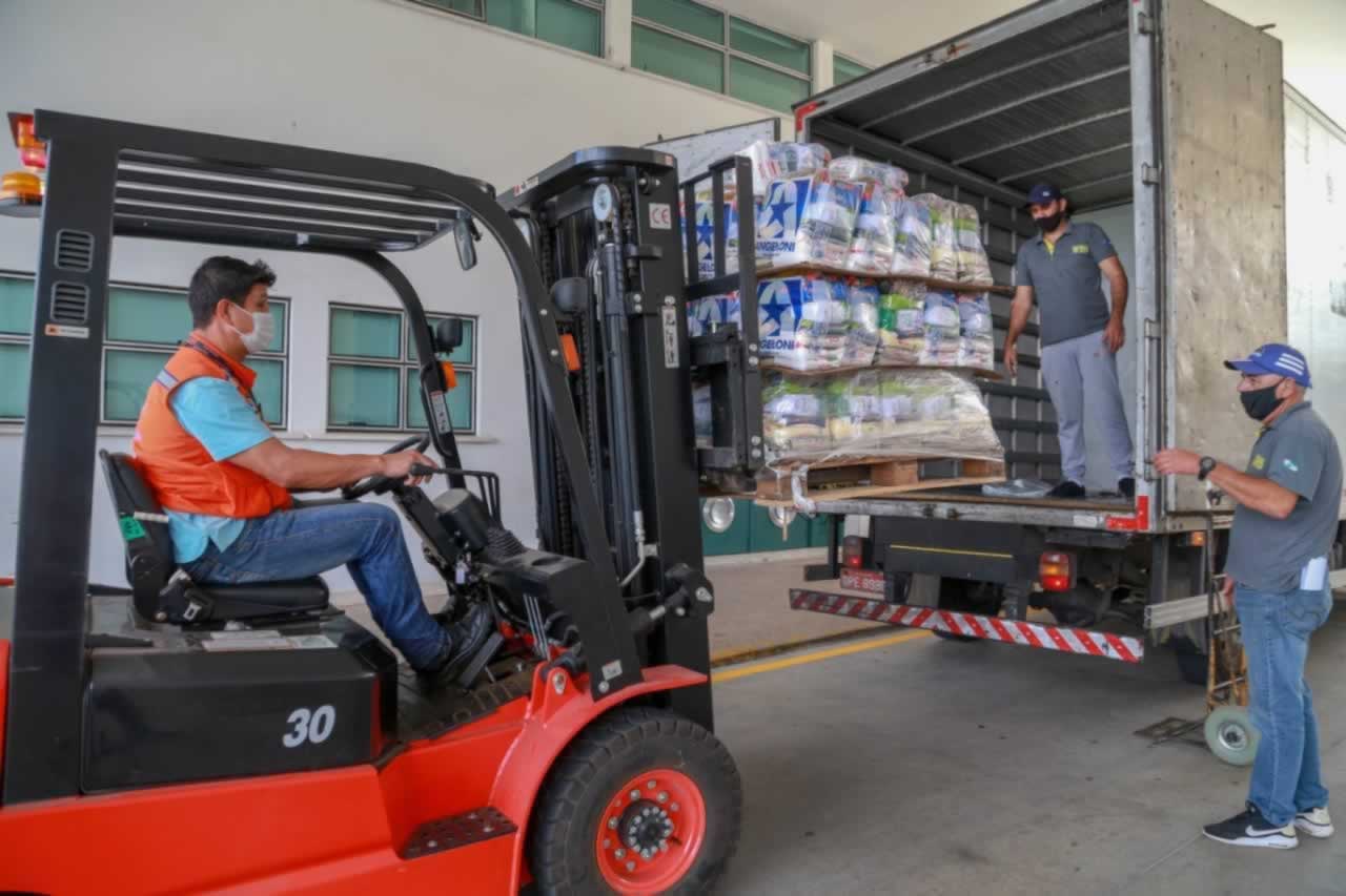 A edição 2021 da campanha Cesta Solidária Paraná, encerrada na terça-feira (06), conseguiu arrecadar mais de 200 toneladas de alimentos. Foto Gilson abreu/AEN