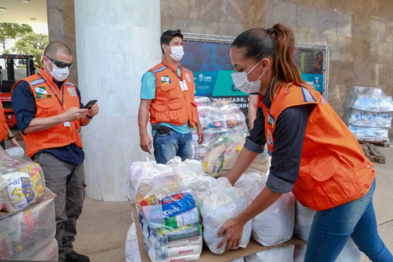 A edição 2021 da campanha Cesta Solidária Paraná, encerrada na terça-feira (06), conseguiu arrecadar mais de 200 toneladas de alimentos. Foto Gilson abreu/AEN