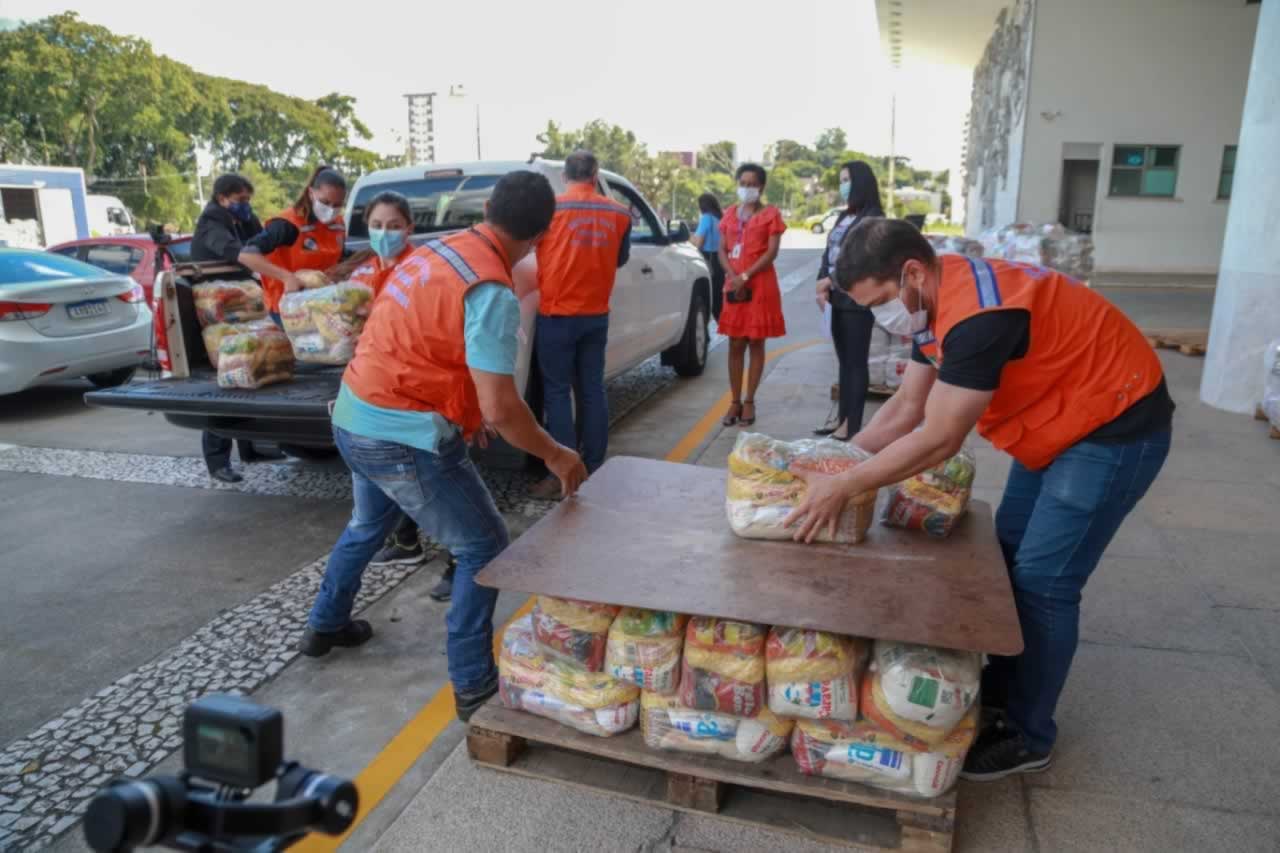 A edição 2021 da campanha Cesta Solidária Paraná, encerrada na terça-feira (06), conseguiu arrecadar mais de 200 toneladas de alimentos. Foto Gilson abreu/AEN