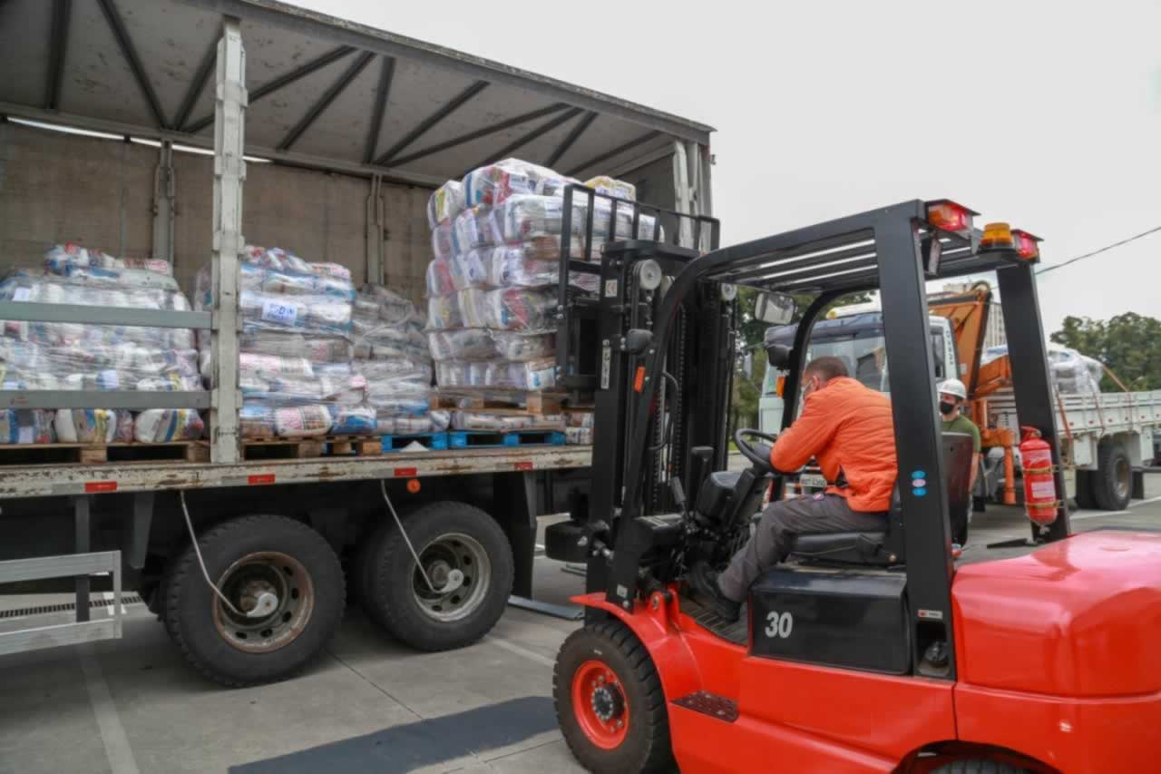 A edição 2021 da campanha Cesta Solidária Paraná, encerrada na terça-feira (06), conseguiu arrecadar mais de 200 toneladas de alimentos. Foto Gilson abreu/AEN