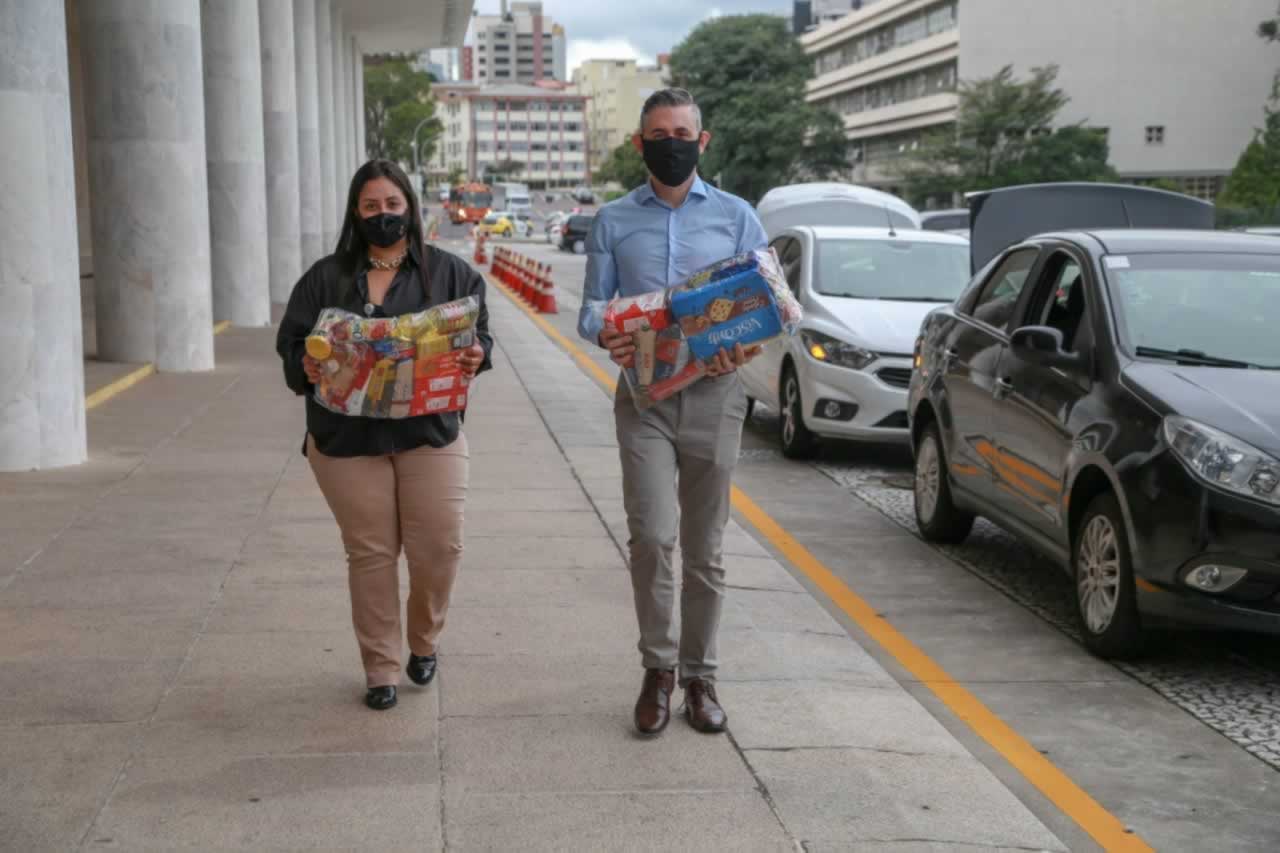 A edição 2021 da campanha Cesta Solidária Paraná, encerrada na terça-feira (06), conseguiu arrecadar mais de 200 toneladas de alimentos. Foto Gilson abreu/AEN