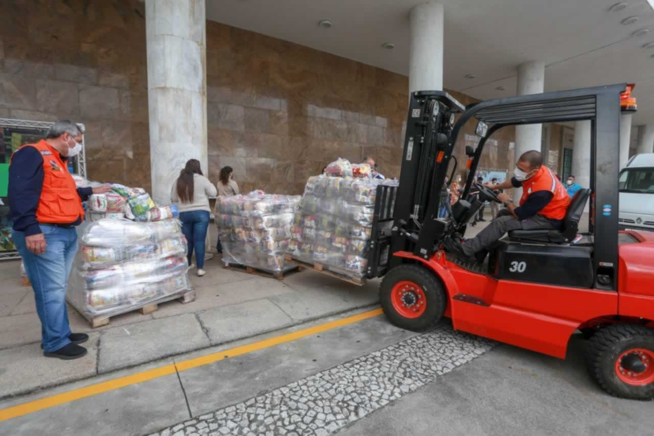 A edição 2021 da campanha Cesta Solidária Paraná, encerrada na terça-feira (06), conseguiu arrecadar mais de 200 toneladas de alimentos. Foto Gilson abreu/AEN
