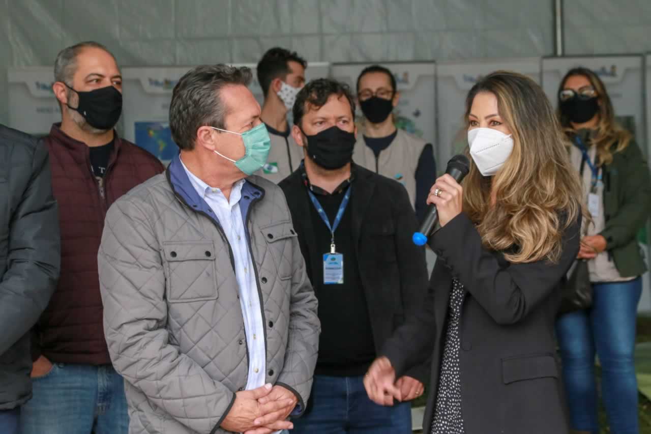 O Governador Carlos Massa Ratinho Junior participa nesta sexta-feira (28), da campanha Floresce Paraná, em comemoração ao Dia Nacional do Voluntariado. A ação é liderada pela primeira-dama do Estado e presidente do Conselho de Ação Solidária, Luciana Saito Massa. Acompanhados do secretário do Desenvolvimento Sustentável e do Turismo, Marcio Nunes. Curitiba, 28/08/2020. Foto: Geraldo Bubniak/AEN