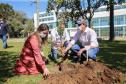 O Governador Carlos Massa Ratinho Junior participa nesta sexta-feira (28), da campanha Floresce Paraná, em comemoração ao Dia Nacional do Voluntariado. A ação é liderada pela primeira-dama do Estado e presidente do Conselho de Ação Solidária, Luciana Saito Massa. Acompanhados do secretário do Desenvolvimento Sustentável e do Turismo, Marcio Nunes. Curitiba, 28/08/2020. Foto: Geraldo Bubniak/AEN