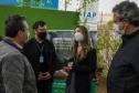 A primeira-dama Luciana Saito Massa, que preside o Conselho de Ação Solidária, e o secretário de Desenvolvimento Sustentável e do Turismo, Márcio Nunes, participam da distribuição de mudas da campanha Floresce Paraná.F oto: Valdelino Pontes
