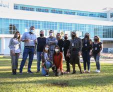 O Governador Carlos Massa Ratinho Junior participa nesta sexta-feira (28), da campanha Floresce Paraná, em comemoração ao Dia Nacional do Voluntariado. A ação é liderada pela primeira-dama do Estado e presidente do Conselho de Ação Solidária, Luciana Saito Massa. Acompanhados do secretário do Desenvolvimento Sustentável e do Turismo, Marcio Nunes. Curitiba, 28/08/2020. Foto: Geraldo Bubniak/AEN