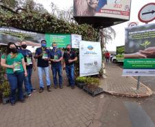 O Governador Carlos Massa Ratinho Junior participa nesta sexta-feira (28), da campanha Floresce Paraná, em comemoração ao Dia Nacional do Voluntariado. A ação é liderada pela primeira-dama do Estado e presidente do Conselho de Ação Solidária, Luciana Saito Massa. Acompanhados do secretário do Desenvolvimento Sustentável e do Turismo, Marcio Nunes. Curitiba, 28/08/2020. Foto: Geraldo Bubniak/AEN