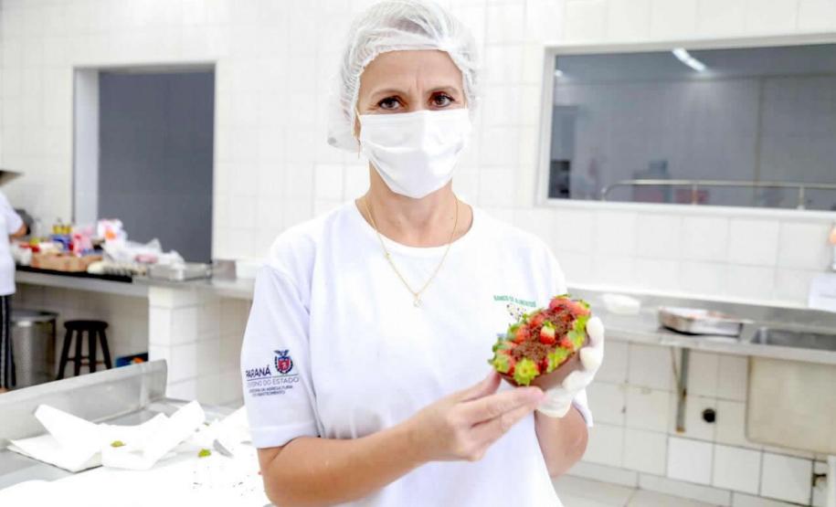 O Governo do Paraná lançou neste mês o projeto Páscoa Solidária. Idealizado pela primeira-dama do Estado e presidente do Conselho de Ação Solidária, Luciana Saito Massa, o programa atua em duas vertentes. Um dos objetivos é gerar renda para as famílias mais carentes por meio de cursos de culinária. Foto: Valdelino Pontes