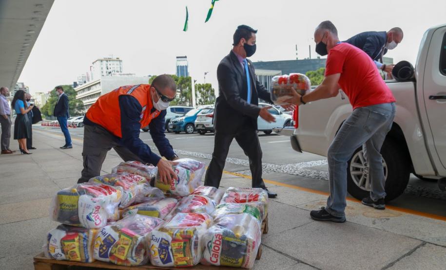 A edição 2021 da campanha Cesta Solidária Paraná, encerrada na terça-feira (06), conseguiu arrecadar mais de 200 toneladas de alimentos. Foto Gilson abreu/AEN