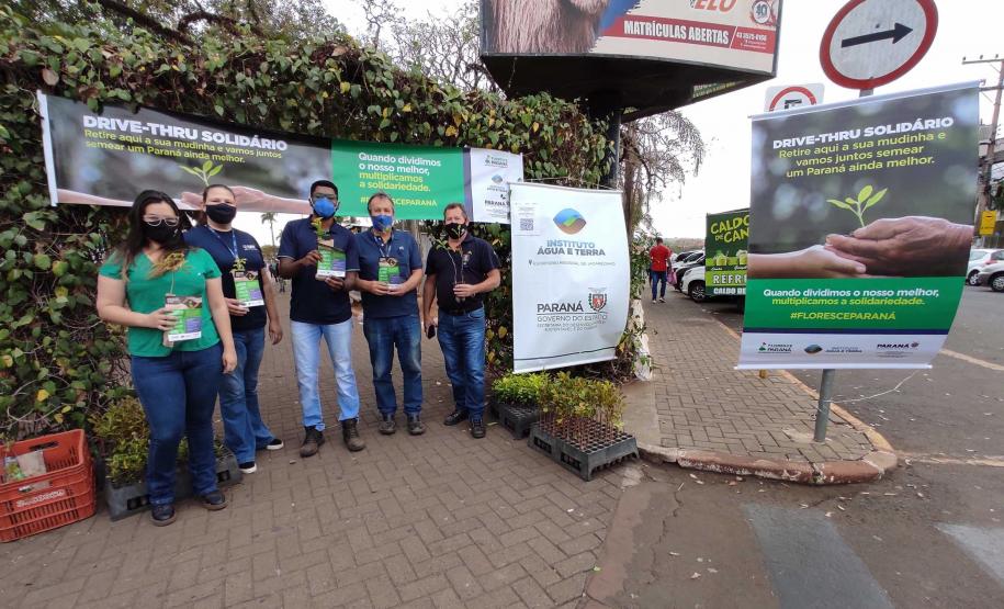 O Governador Carlos Massa Ratinho Junior participa nesta sexta-feira (28), da campanha Floresce Paraná, em comemoração ao Dia Nacional do Voluntariado. A ação é liderada pela primeira-dama do Estado e presidente do Conselho de Ação Solidária, Luciana Saito Massa. Acompanhados do secretário do Desenvolvimento Sustentável e do Turismo, Marcio Nunes. Curitiba, 28/08/2020. Foto: Geraldo Bubniak/AEN