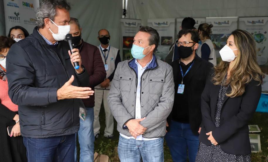O Governador Carlos Massa Ratinho Junior participa nesta sexta-feira (28), da campanha Floresce Paraná, em comemoração ao Dia Nacional do Voluntariado. A ação é liderada pela primeira-dama do Estado e presidente do Conselho de Ação Solidária, Luciana Saito Massa. Acompanhados do secretário do Desenvolvimento Sustentável e do Turismo, Marcio Nunes. Curitiba, 28/08/2020. Foto: Geraldo Bubniak/AEN