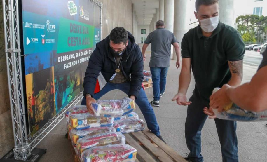 A edição 2021 da campanha Cesta Solidária Paraná, encerrada na terça-feira (06), conseguiu arrecadar mais de 200 toneladas de alimentos. Foto Gilson abreu/AEN
