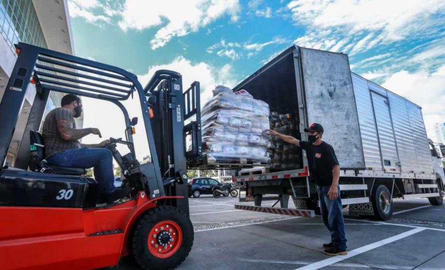 A edição 2021 da campanha Cesta Solidária Paraná, encerrada na terça-feira (06), conseguiu arrecadar mais de 200 toneladas de alimentos. Foto Gilson abreu/AEN