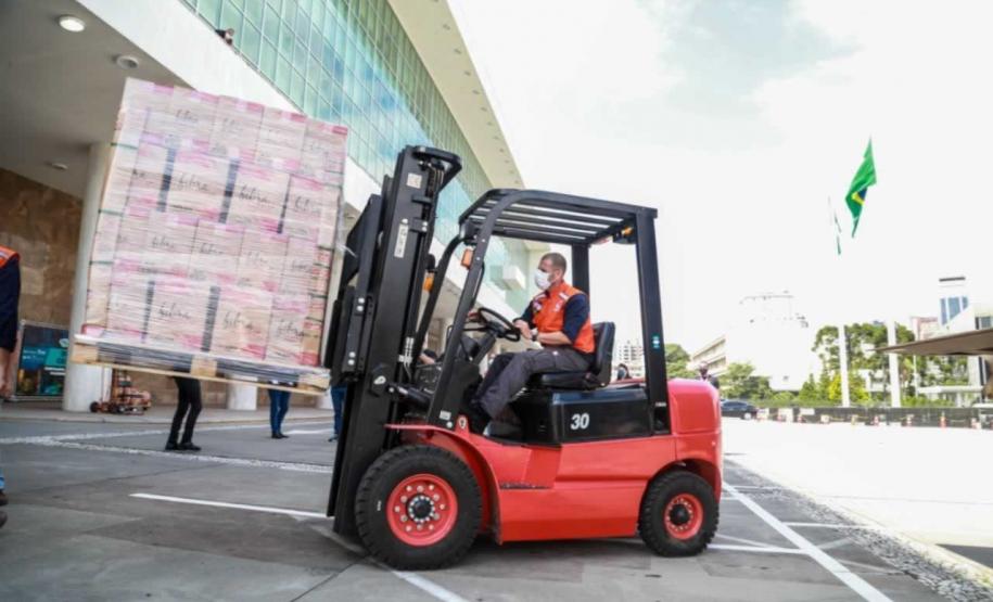 A edição 2021 da campanha Cesta Solidária Paraná, encerrada na terça-feira (06), conseguiu arrecadar mais de 200 toneladas de alimentos. Foto Gilson abreu/AEN