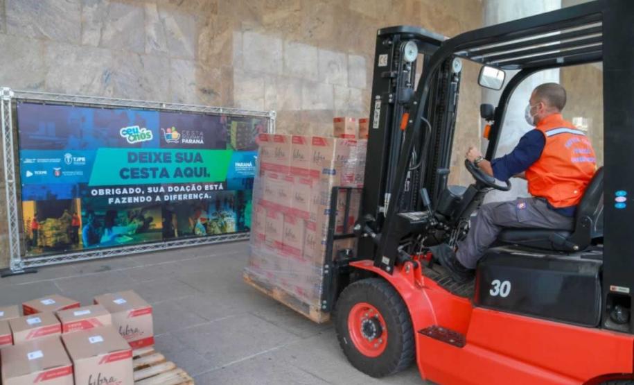 A edição 2021 da campanha Cesta Solidária Paraná, encerrada na terça-feira (06), conseguiu arrecadar mais de 200 toneladas de alimentos. Foto Gilson abreu/AEN