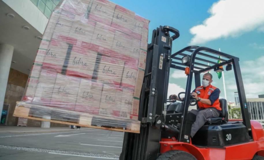 A edição 2021 da campanha Cesta Solidária Paraná, encerrada na terça-feira (06), conseguiu arrecadar mais de 200 toneladas de alimentos. Foto Gilson abreu/AEN