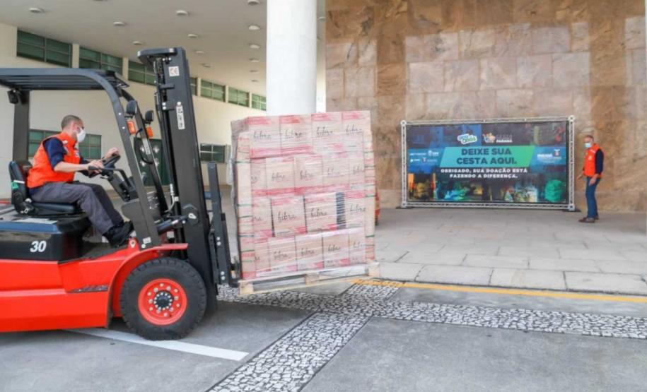 A edição 2021 da campanha Cesta Solidária Paraná, encerrada na terça-feira (06), conseguiu arrecadar mais de 200 toneladas de alimentos. Foto Gilson abreu/AEN