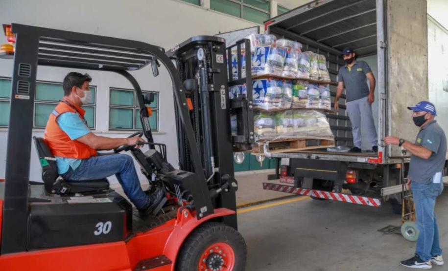 A edição 2021 da campanha Cesta Solidária Paraná, encerrada na terça-feira (06), conseguiu arrecadar mais de 200 toneladas de alimentos. Foto Gilson abreu/AEN