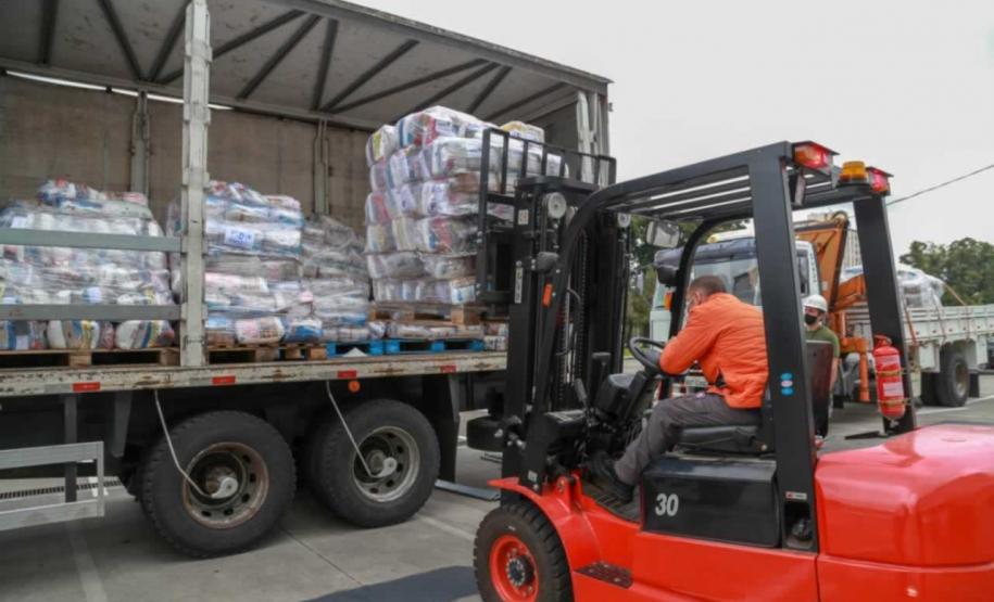 A edição 2021 da campanha Cesta Solidária Paraná, encerrada na terça-feira (06), conseguiu arrecadar mais de 200 toneladas de alimentos. Foto Gilson abreu/AEN