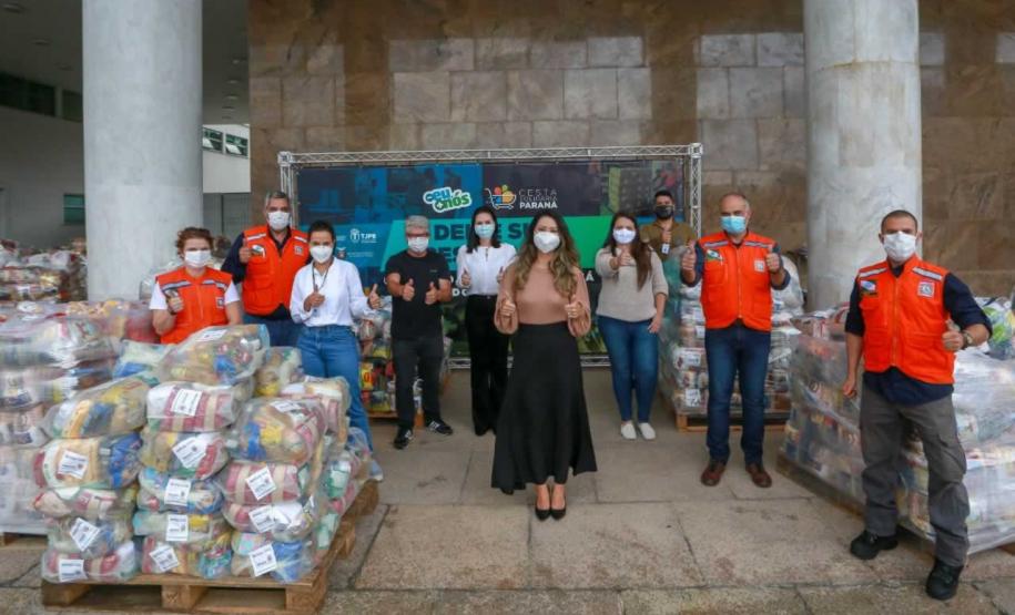 A edição 2021 da campanha Cesta Solidária Paraná, encerrada na terça-feira (06), conseguiu arrecadar mais de 200 toneladas de alimentos. Foto Gilson abreu/AEN