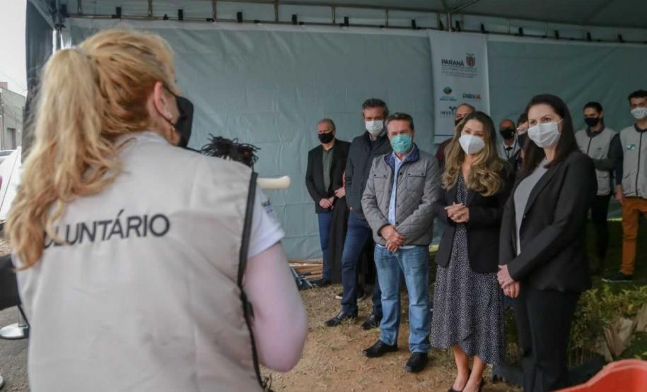 O Governador Carlos Massa Ratinho Junior participa nesta sexta-feira (28), da campanha Floresce Paraná, em comemoração ao Dia Nacional do Voluntariado. A ação é liderada pela primeira-dama do Estado e presidente do Conselho de Ação Solidária, Luciana Saito Massa. Acompanhados do secretário do Desenvolvimento Sustentável e do Turismo, Marcio Nunes. Curitiba, 28/08/2020. Foto: Geraldo Bubniak/AEN