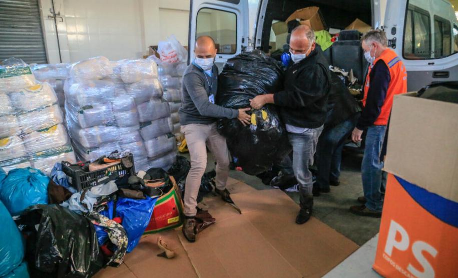 Ponto de arrecadação de cobertores e roupas. Foto: Valdelino Pontes
