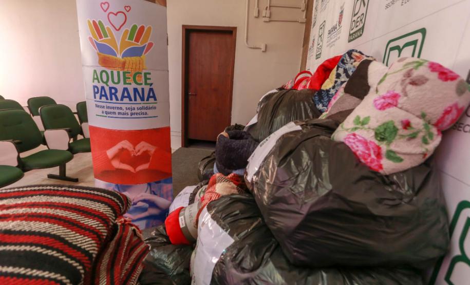 Ponto de arrecadação de cobertores e roupas. Foto: Valdelino Pontes
